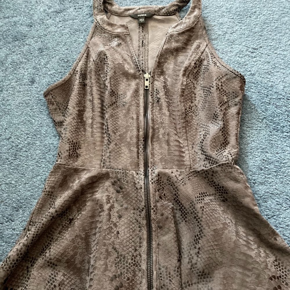 SMALL. GUESS Zip-Front BLACK/GRAY SNAKE PRINT Peplum Top. $89 RETAIL